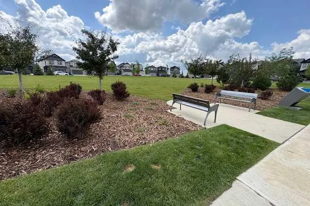 44 Magnolia Crescent SE
