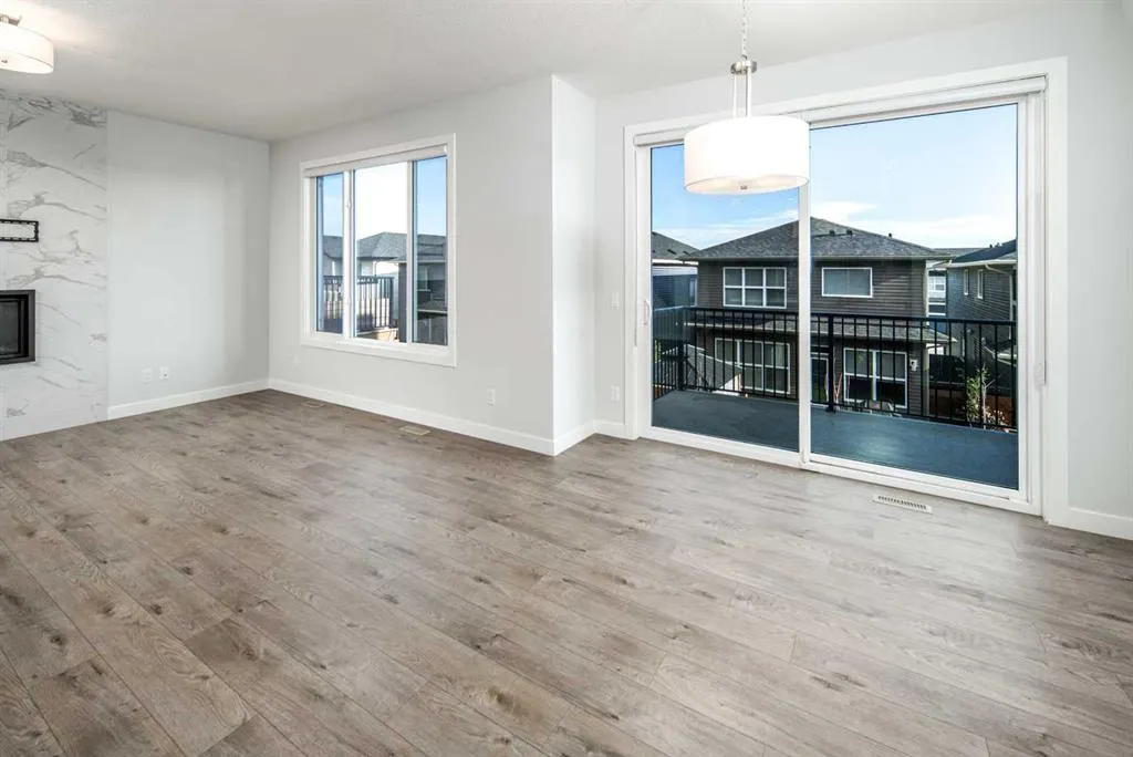 159 Ambleside Crescent NW