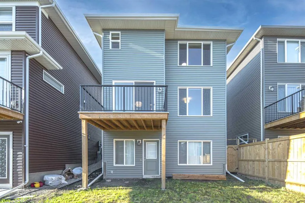 159 Ambleside Crescent NW