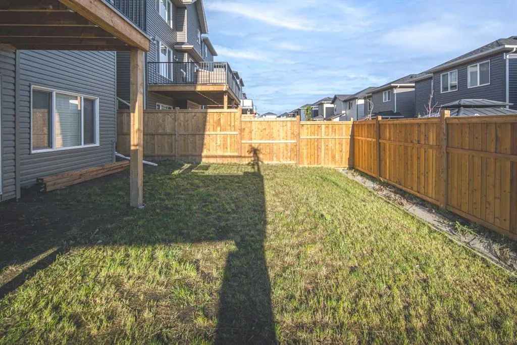 159 Ambleside Crescent NW