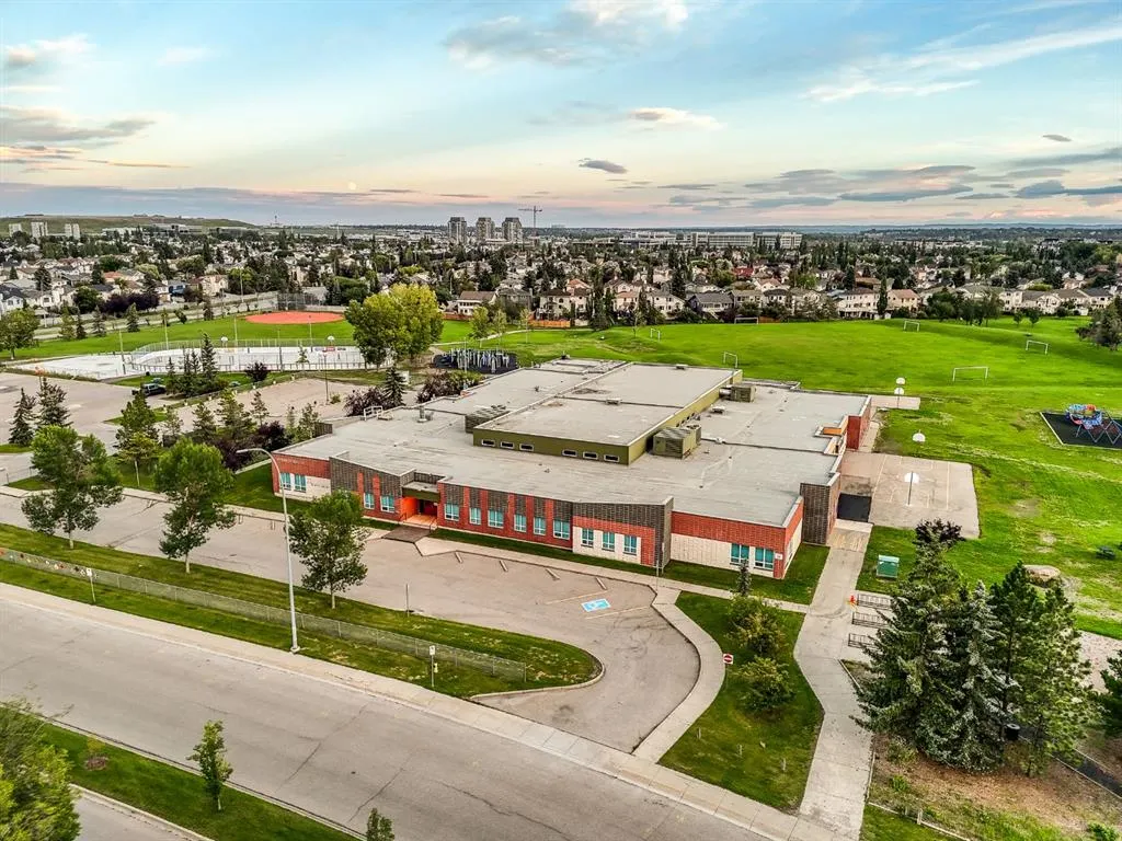 84 Rivervalley Drive SE