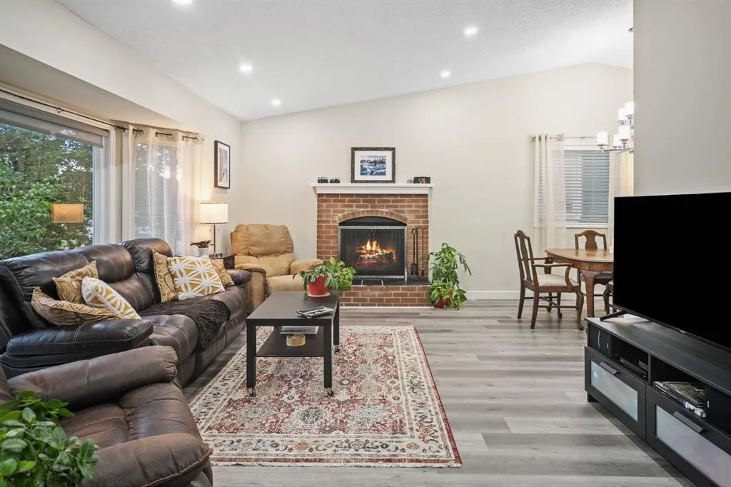 84 Rivervalley Drive SE