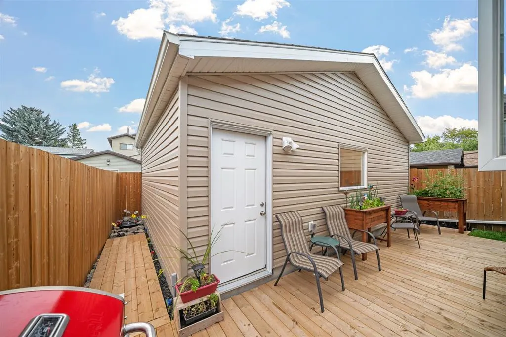 84 Rivervalley Drive SE