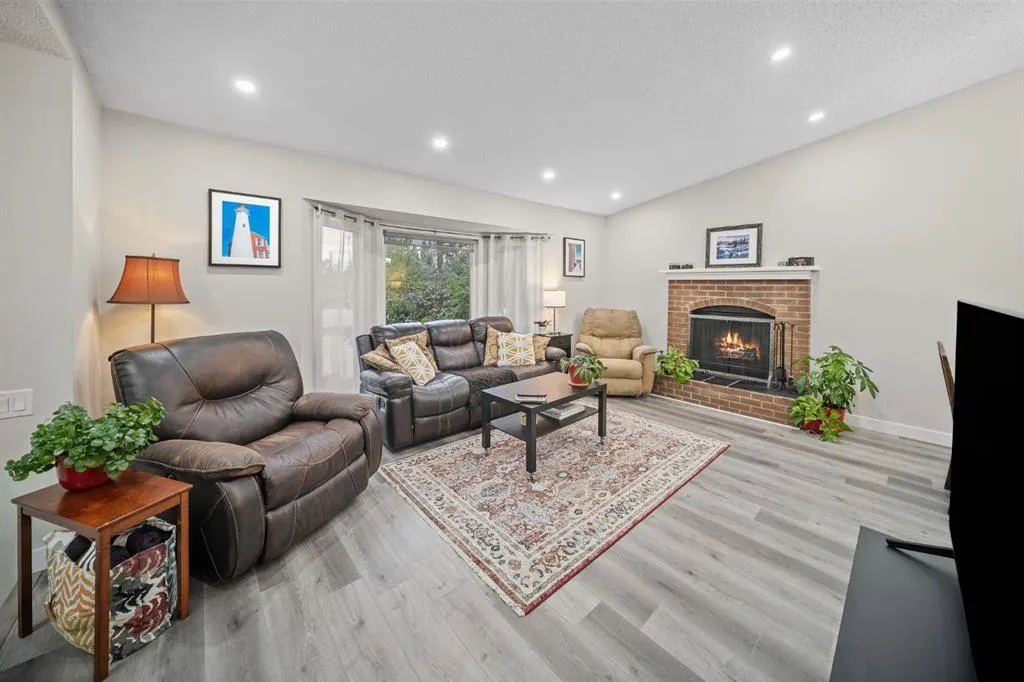 84 Rivervalley Drive SE