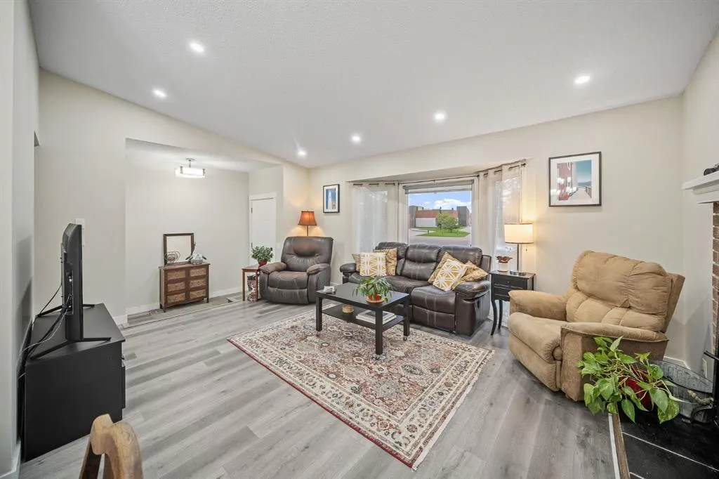 84 Rivervalley Drive SE