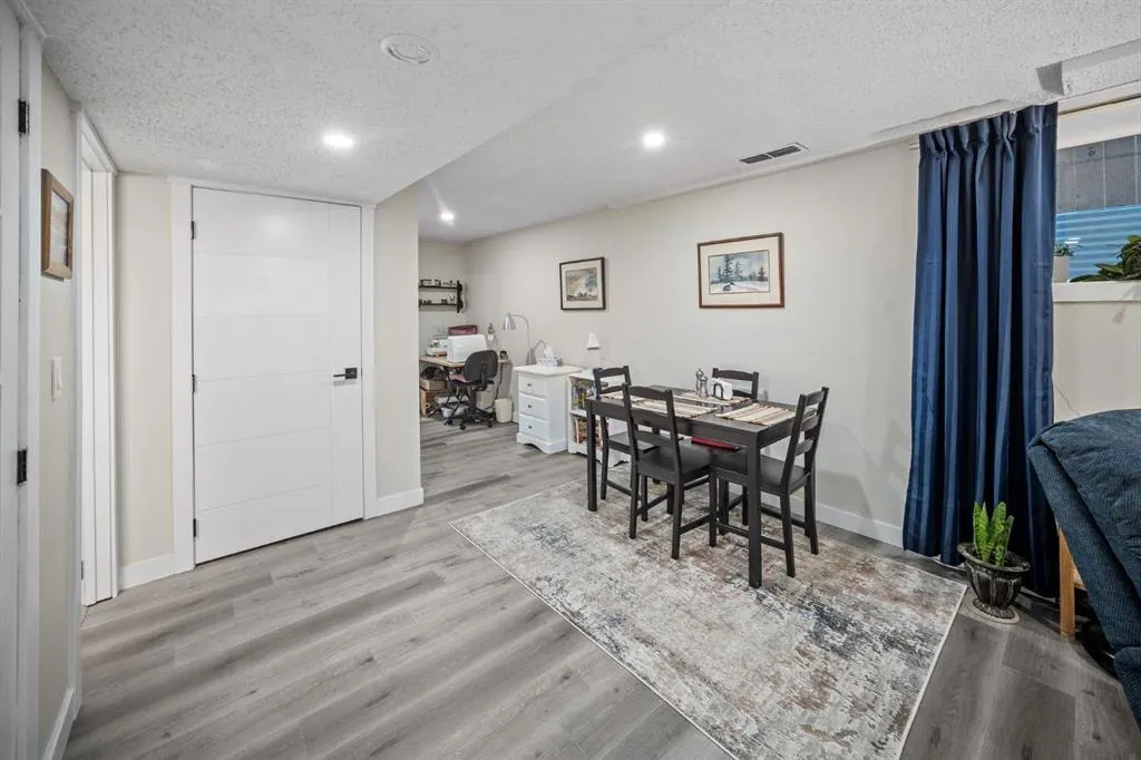 84 Rivervalley Drive SE