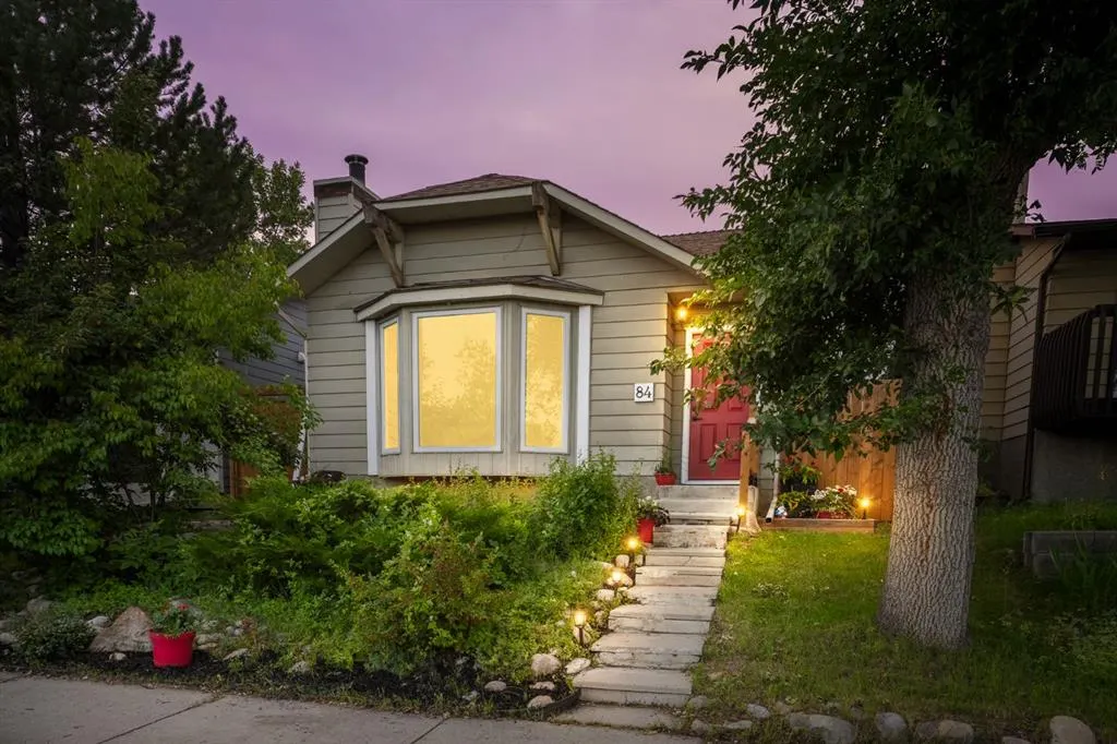 84 Rivervalley Drive SE