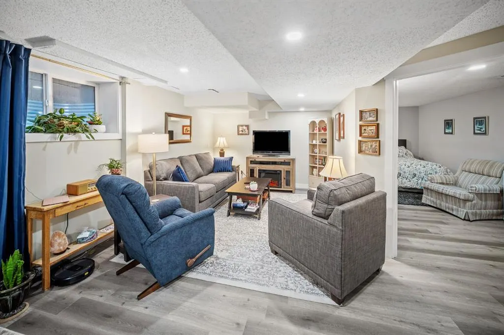 84 Rivervalley Drive SE