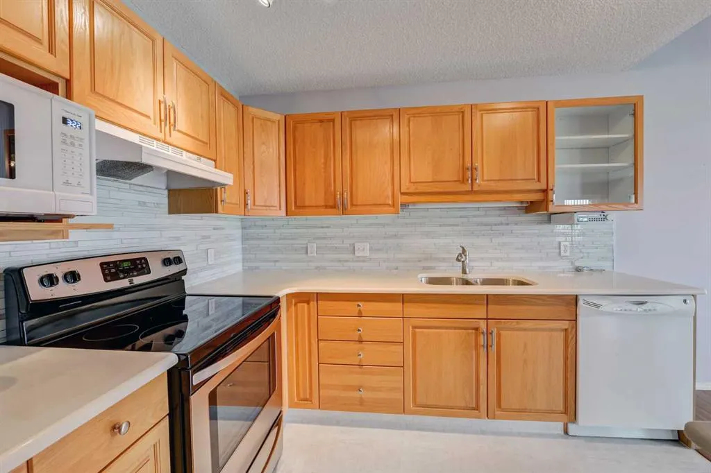 155 Macewan Ridge Villas NW