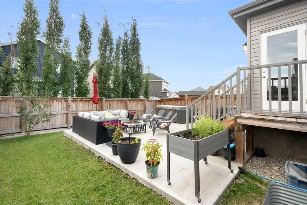 77 Copperpond Street SE
