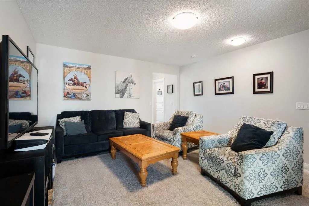 77 Copperpond Street SE