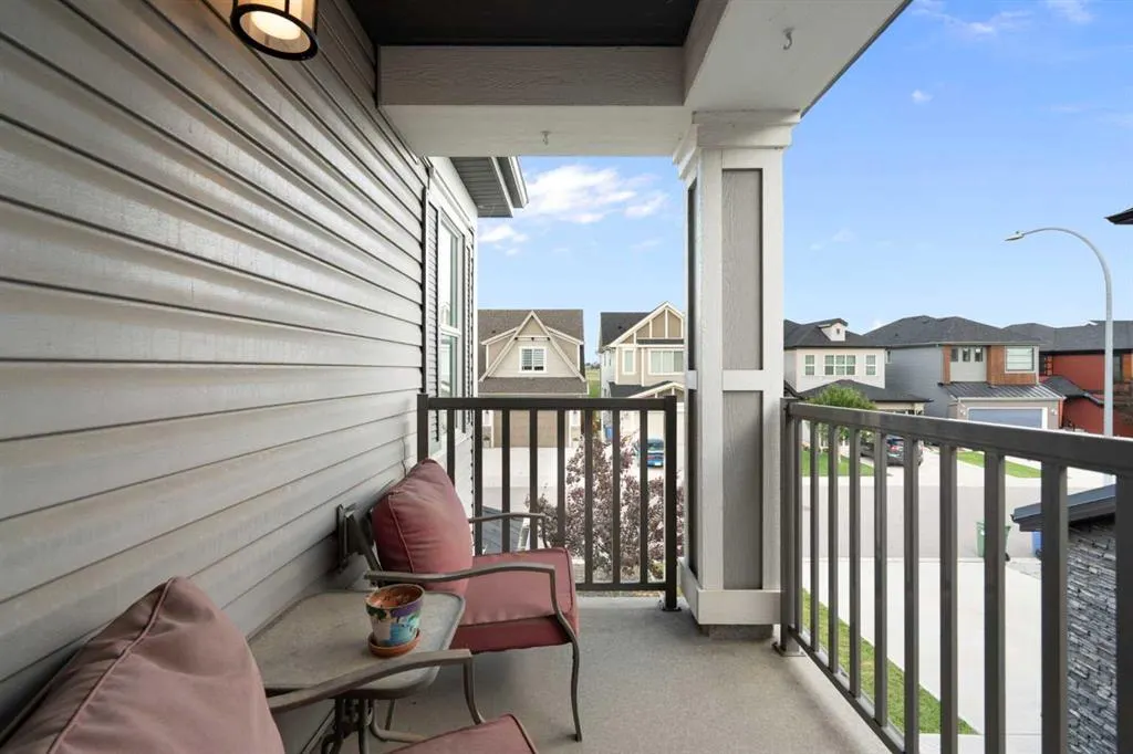 77 Copperpond Street SE