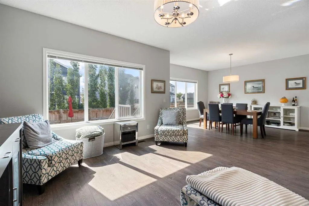77 Copperpond Street SE