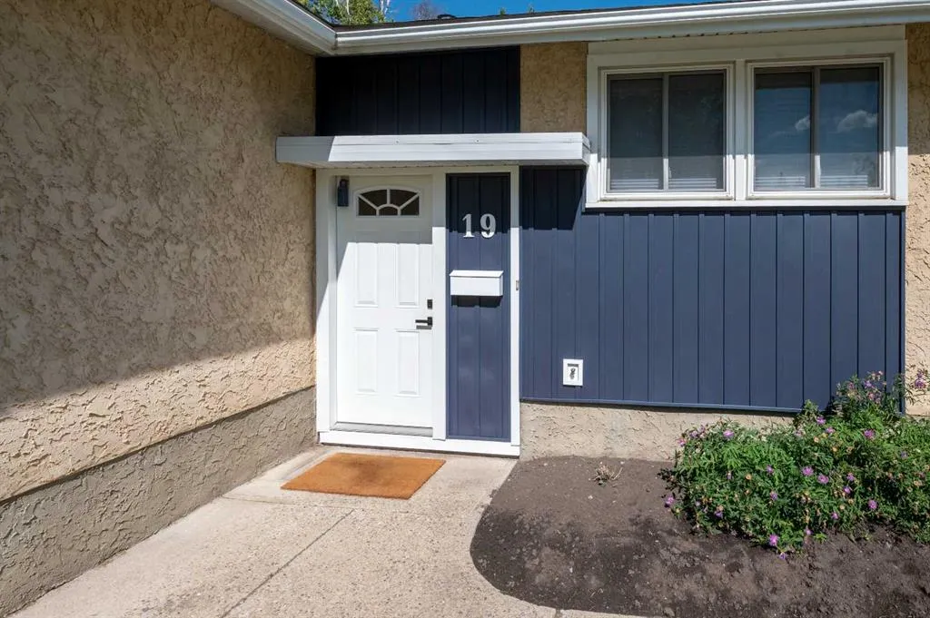 19 Sherwood Crescent