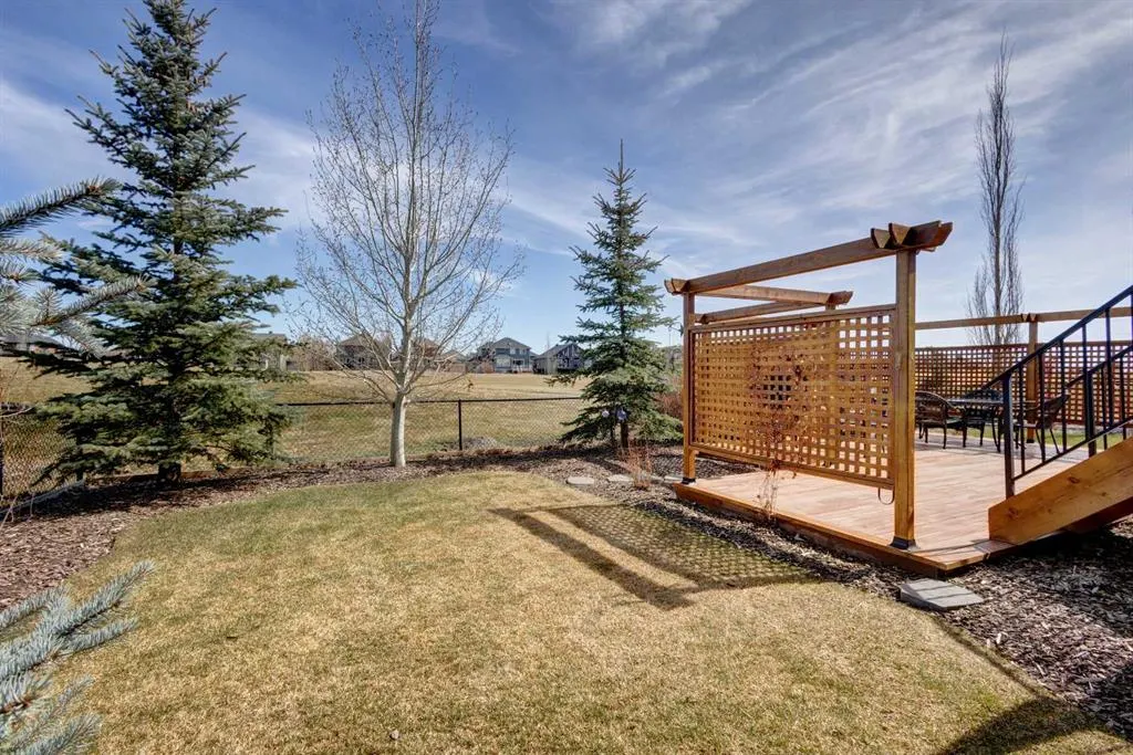 348 Boulder Creek Crescent SE