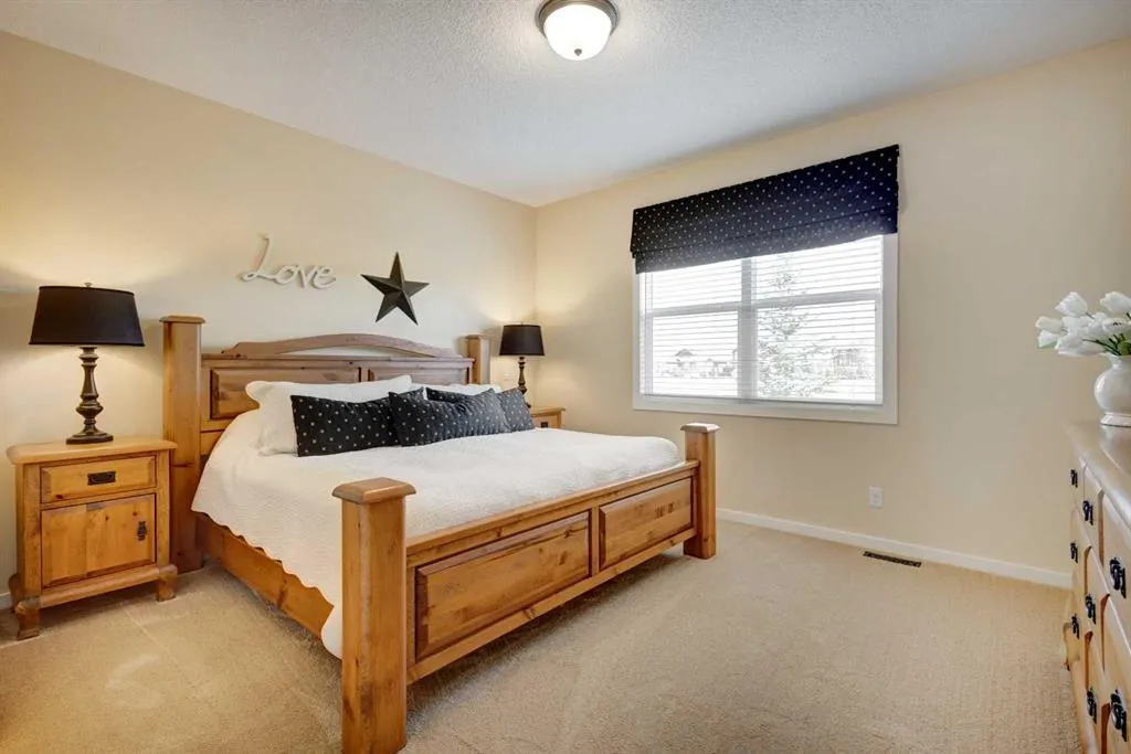 348 Boulder Creek Crescent SE