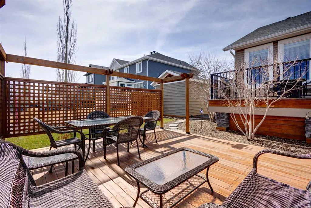 348 Boulder Creek Crescent SE