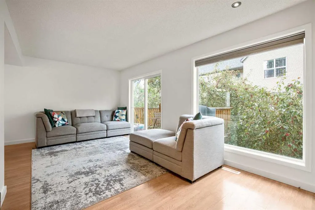 137 Bridlewood Lane SW
