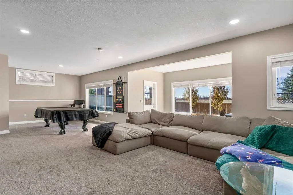 507 Westmount Close