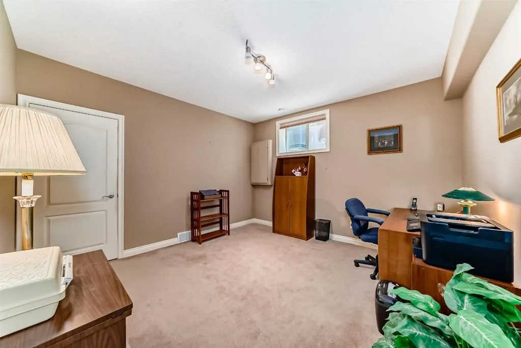 69 Bridle Estates Road SW