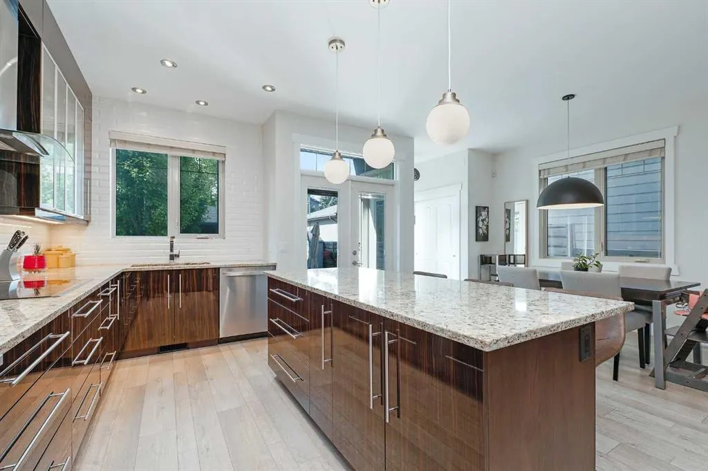 1903 26 Avenue SW