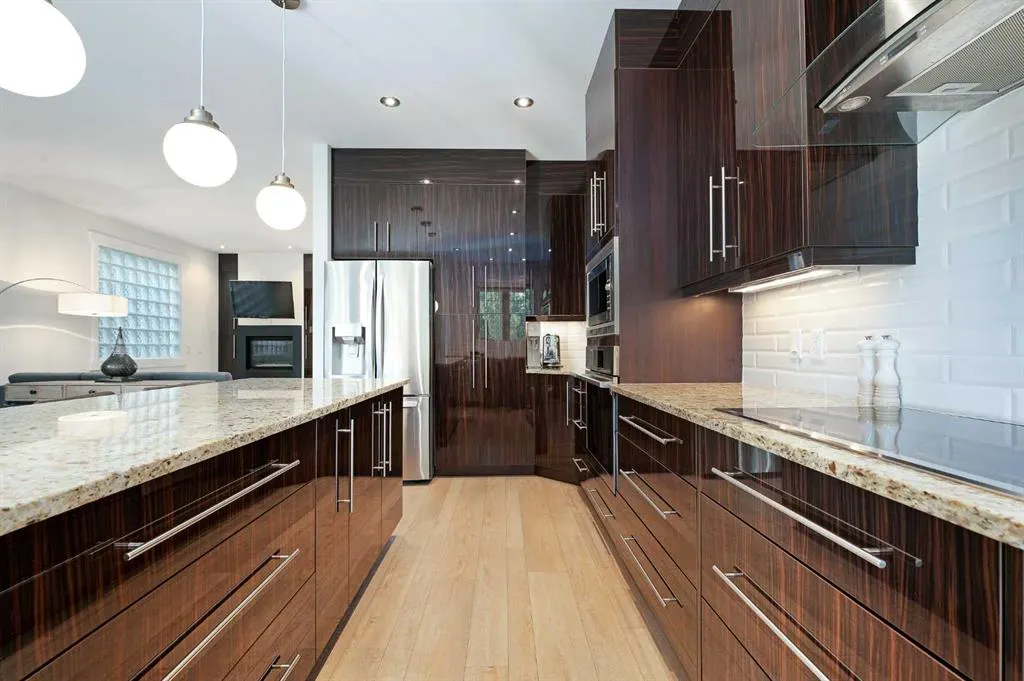 1903 26 Avenue SW