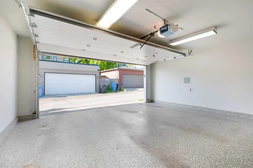 1903 26 Avenue SW