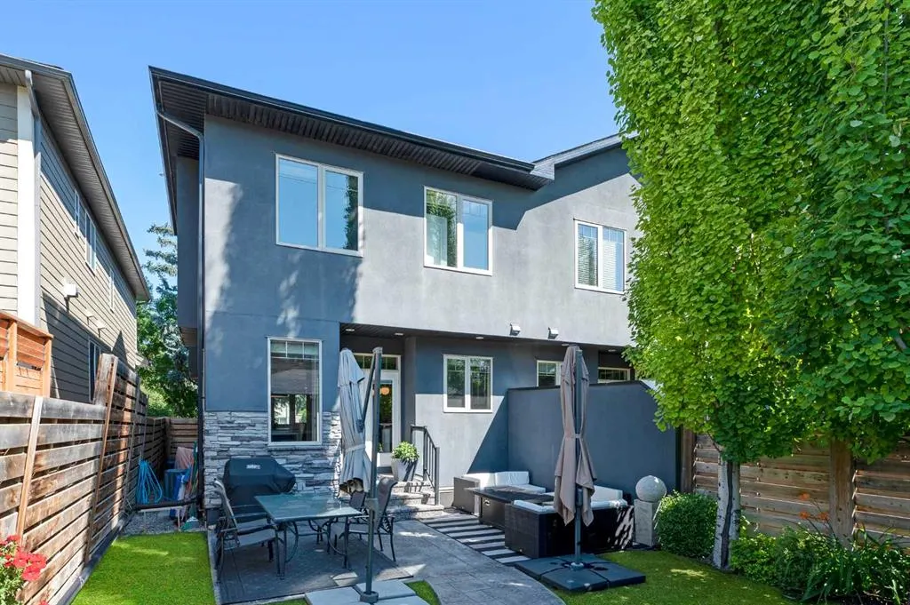 1903 26 Avenue SW