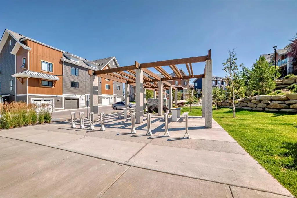 350 Livingston Common NE, #2310