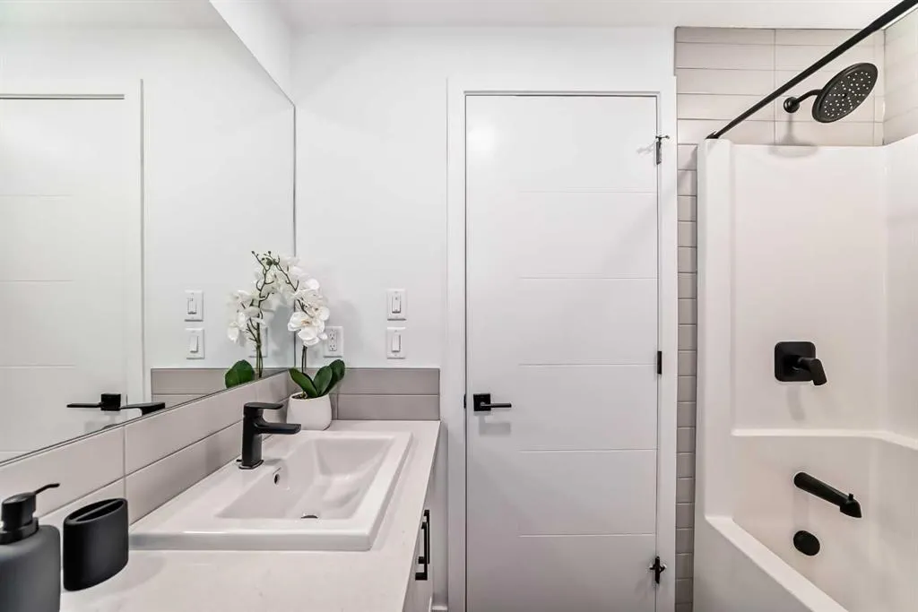 350 Livingston Common NE, #2310