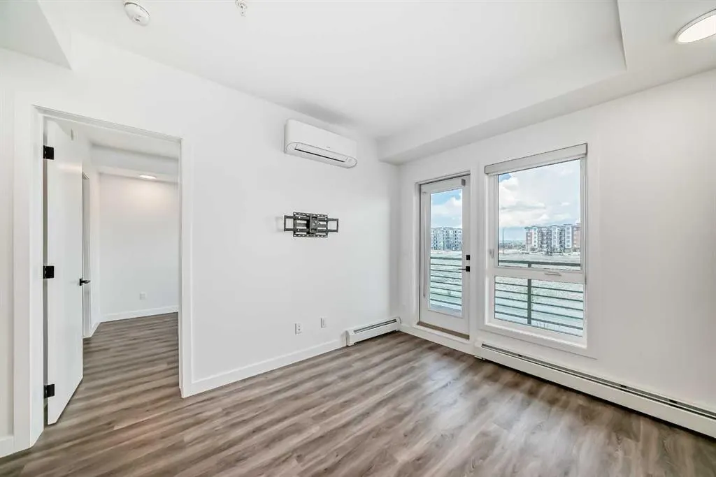 350 Livingston Common NE, #2310