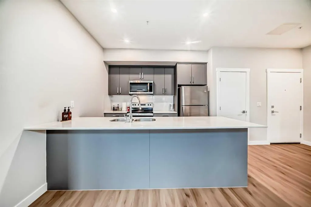 151 Skyview Bay NE, #2202