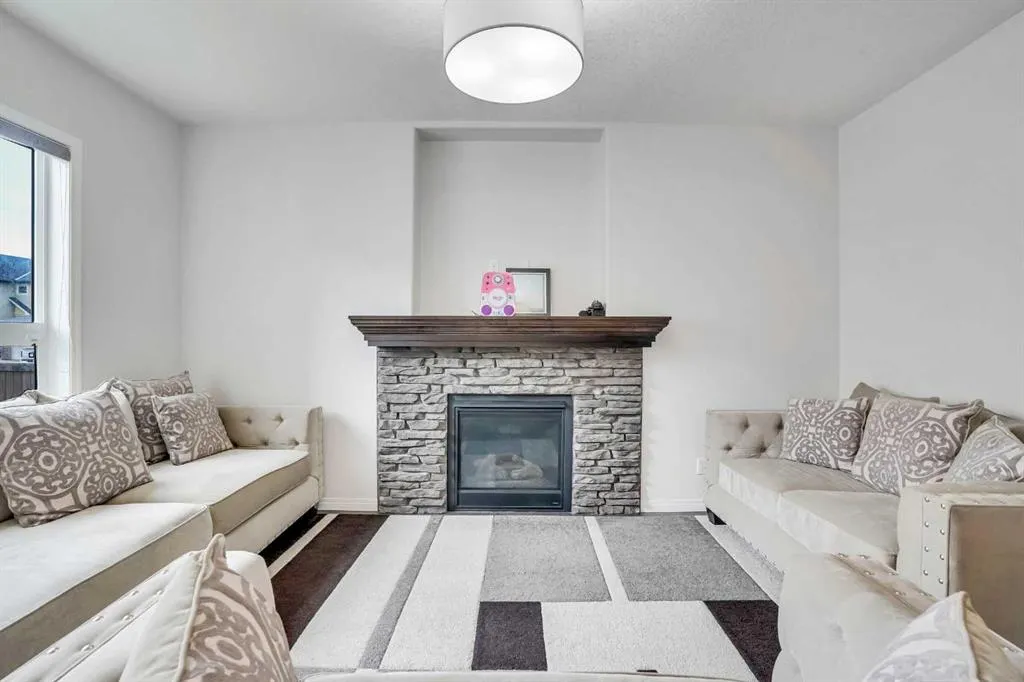 133 Skyview Shores Manor NE