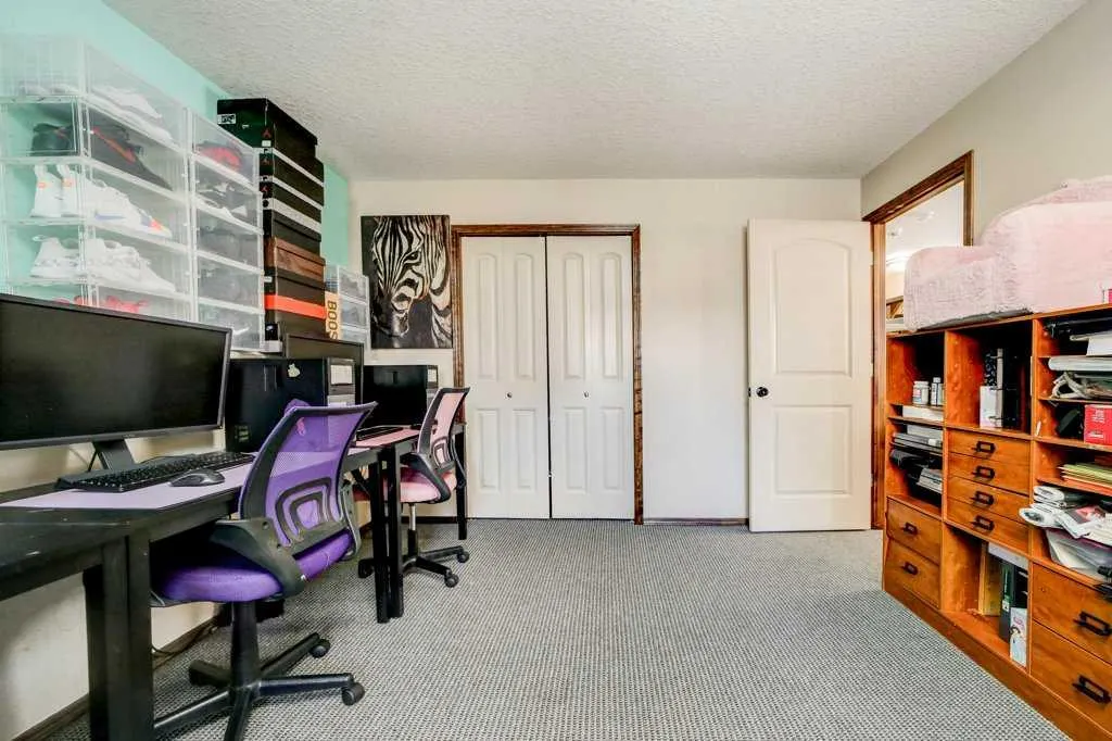338 Kodiak Boulevard N