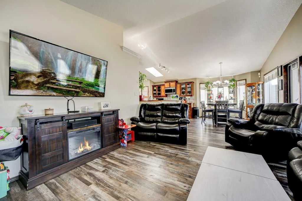 338 Kodiak Boulevard N