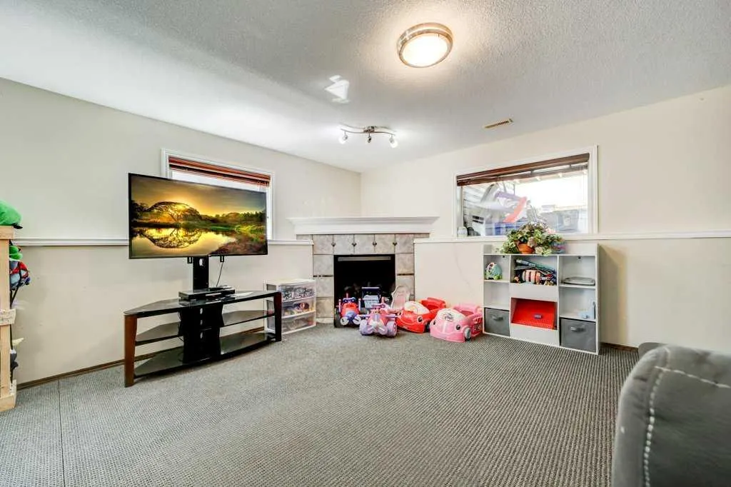338 Kodiak Boulevard N