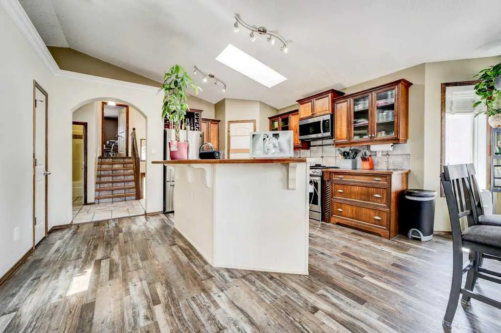 338 Kodiak Boulevard N
