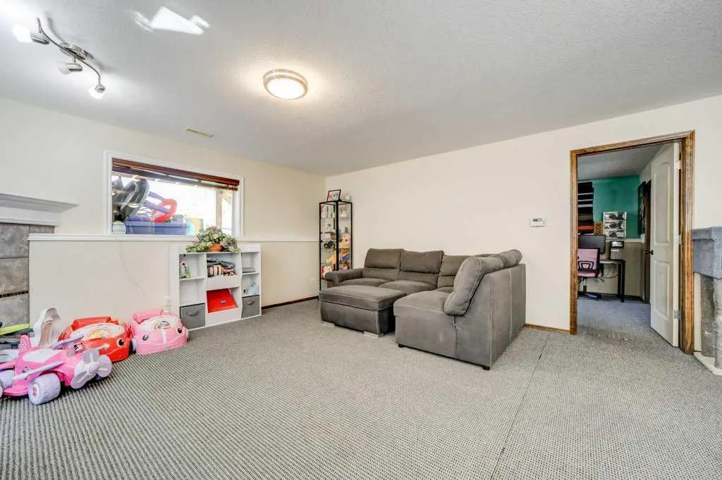 338 Kodiak Boulevard N