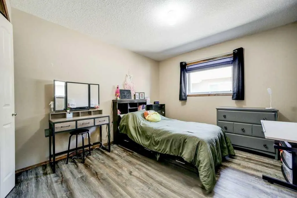 338 Kodiak Boulevard N