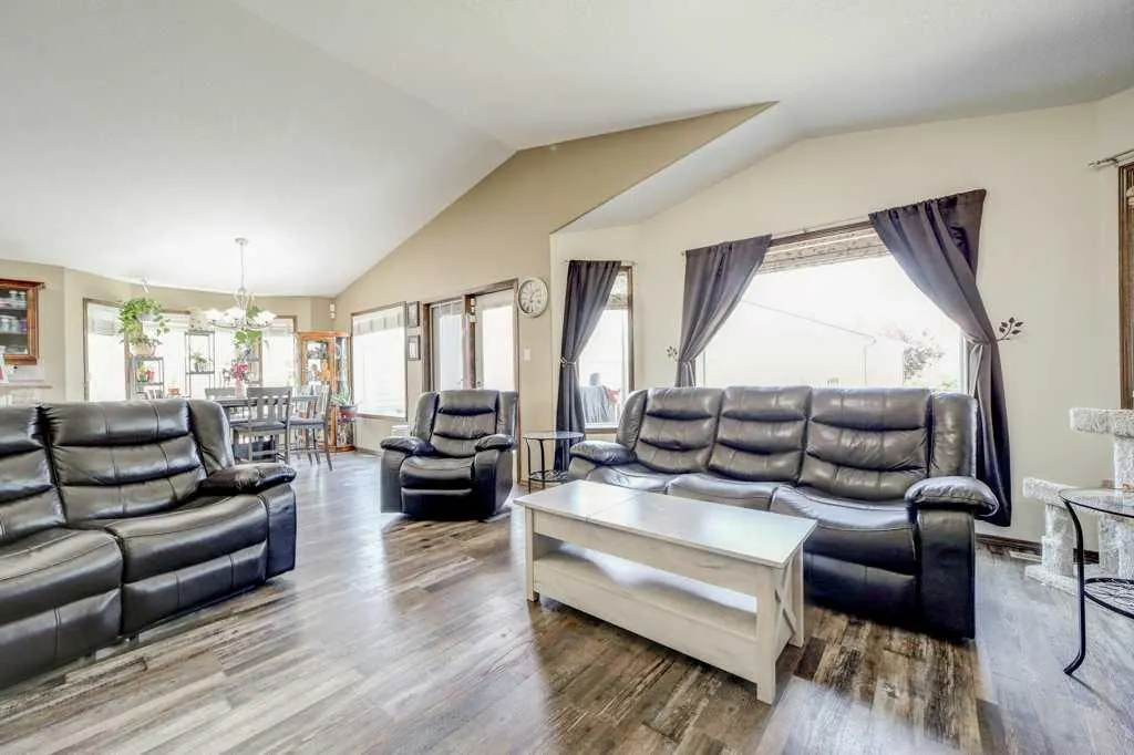 338 Kodiak Boulevard N