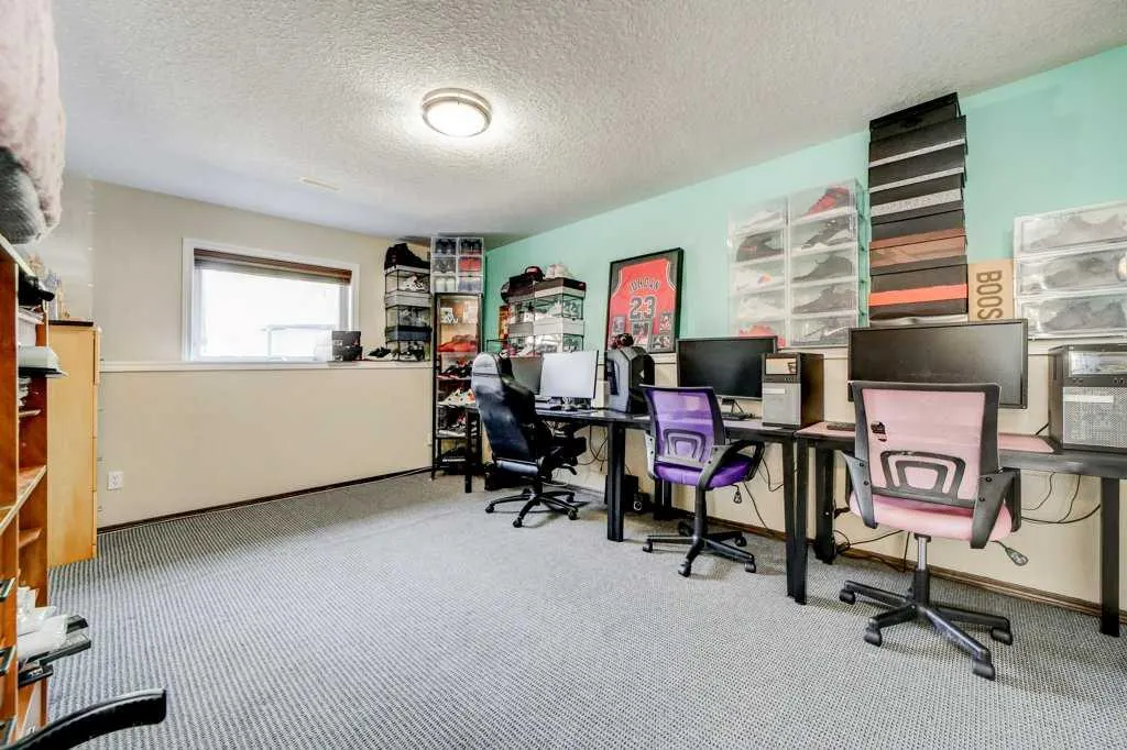 338 Kodiak Boulevard N