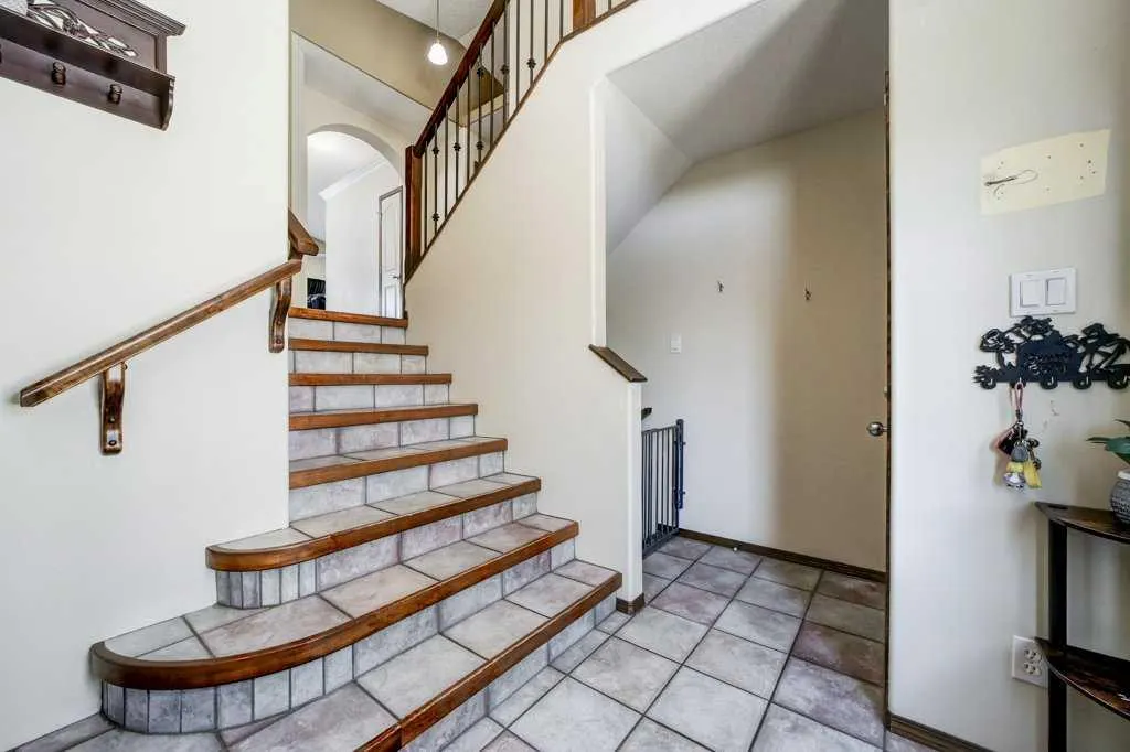 338 Kodiak Boulevard N