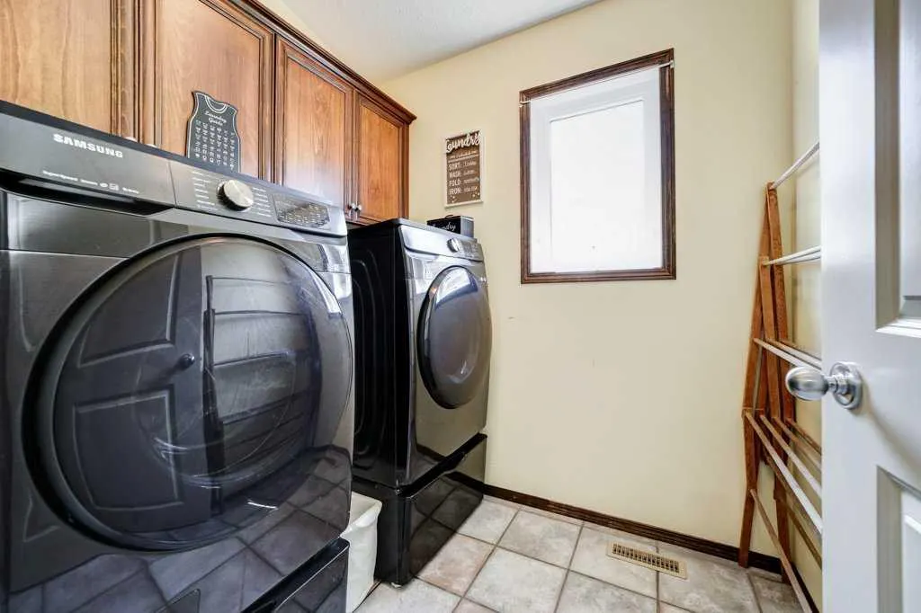338 Kodiak Boulevard N
