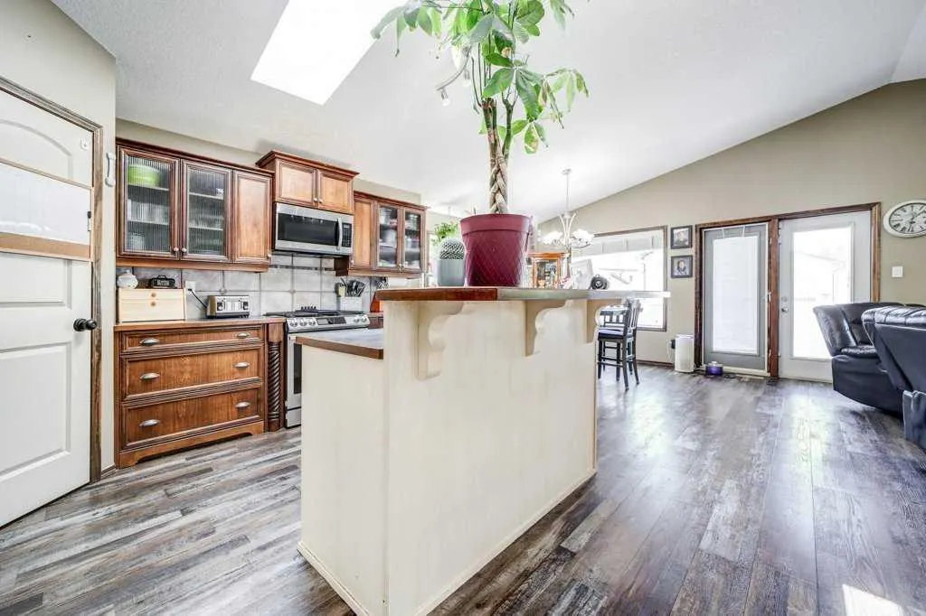 338 Kodiak Boulevard N