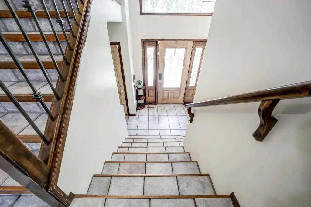 338 Kodiak Boulevard N