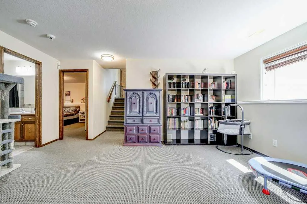 338 Kodiak Boulevard N