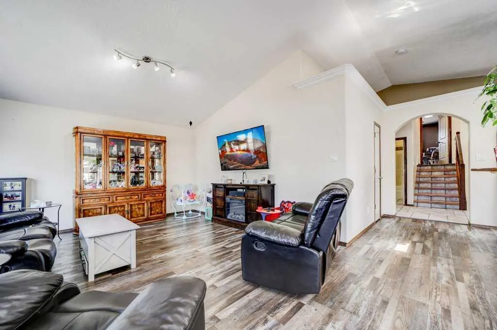 338 Kodiak Boulevard N
