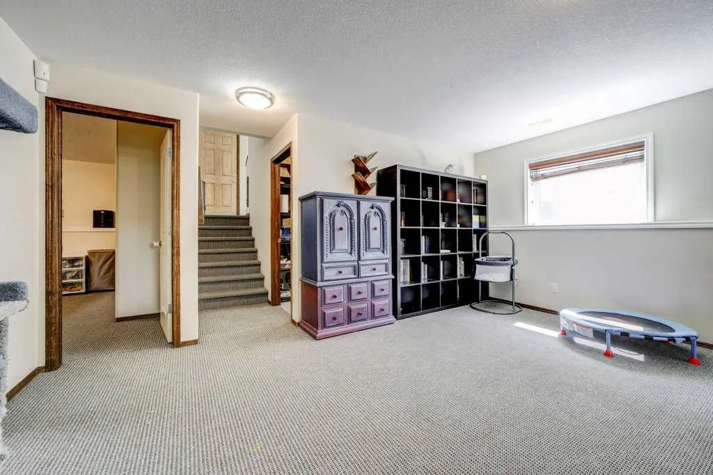 338 Kodiak Boulevard N
