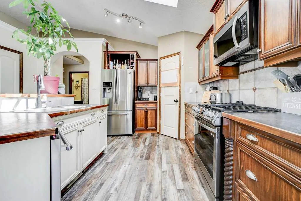 338 Kodiak Boulevard N