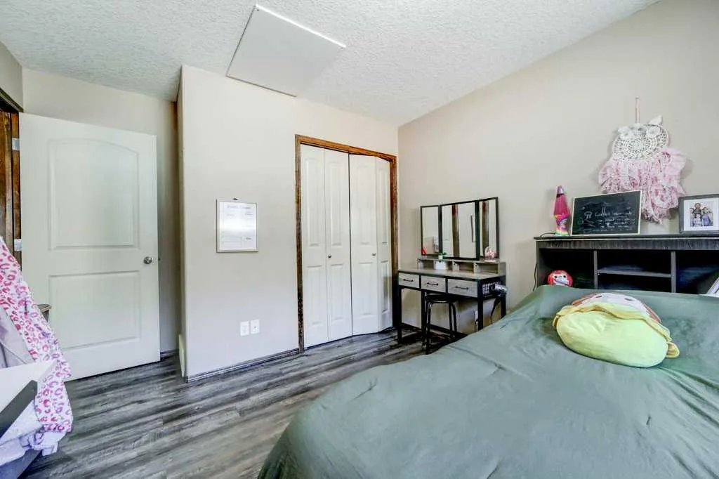 338 Kodiak Boulevard N